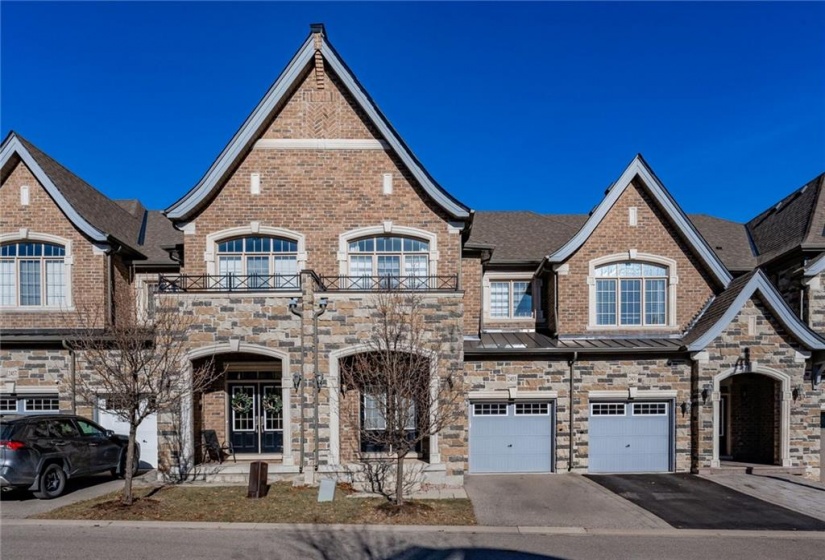 2453 Village Common, Oakville, Ontario L6M 0S2, 3 Bedrooms Bedrooms, ,3 BathroomsBathrooms,Residential,Sale,Village,H4184706