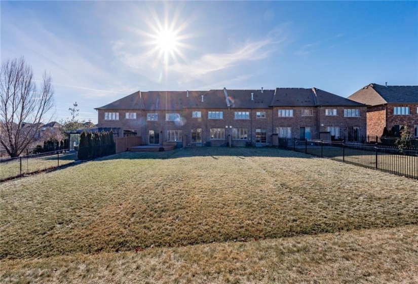 2453 Village Common, Oakville, Ontario L6M 0S2, 3 Bedrooms Bedrooms, ,3 BathroomsBathrooms,Residential,Sale,Village,H4184706