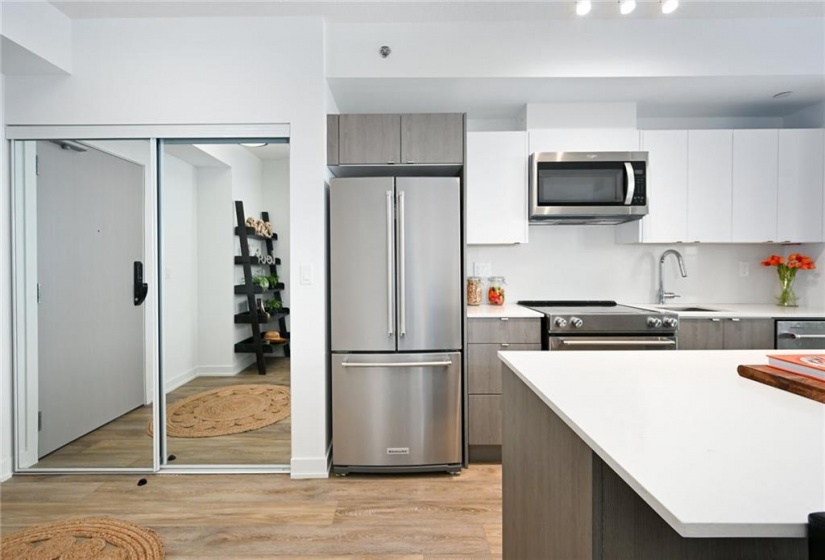 Mirror Closet & Laundry