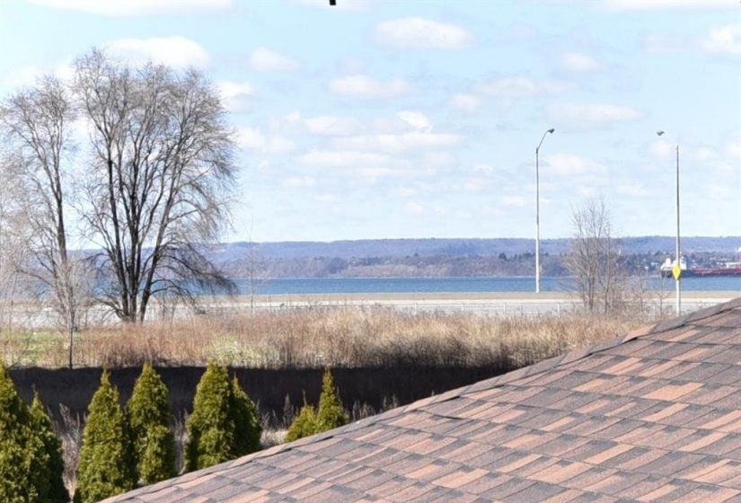 1060 BEACH Boulevard, Hamilton, Ontario L8H 6Z4, 4 Bedrooms Bedrooms, ,2 BathroomsBathrooms,Residential,Sale,BEACH,H4190057