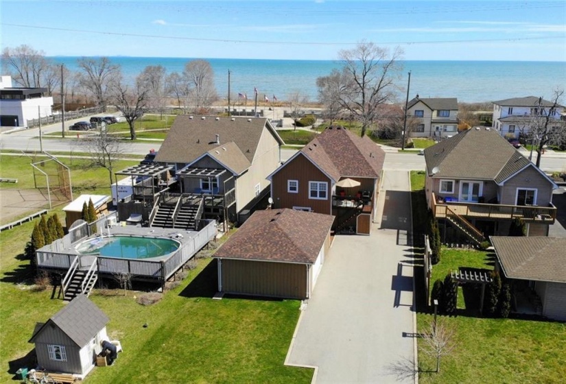 1060 BEACH Boulevard, Hamilton, Ontario L8H 6Z4, 4 Bedrooms Bedrooms, ,2 BathroomsBathrooms,Residential,Sale,BEACH,H4190057