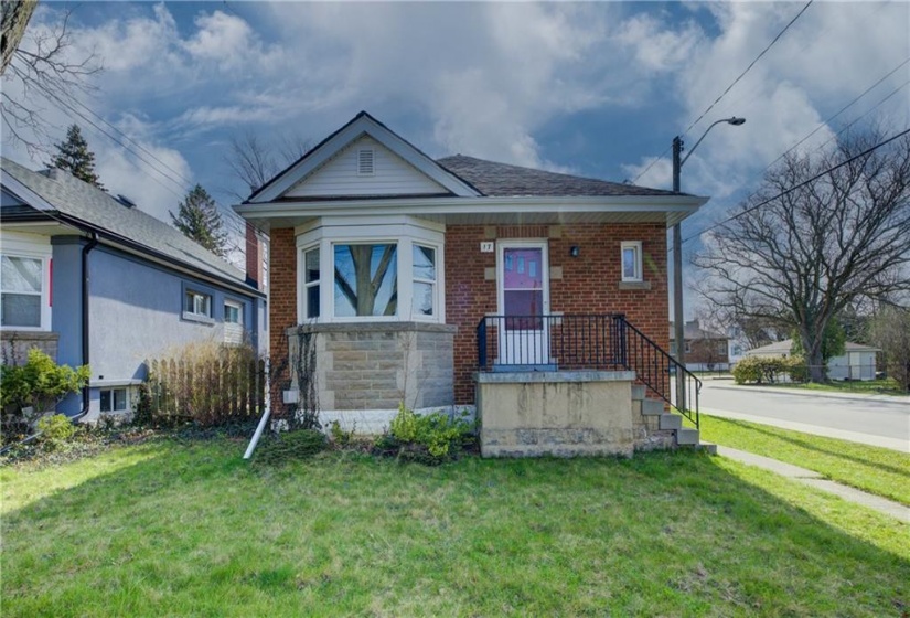 17 WEST 3RD Street, Hamilton, Ontario L9C 3J5, 6 Bedrooms Bedrooms, ,2 BathroomsBathrooms,Residential,Sale,WEST 3RD,H4190580