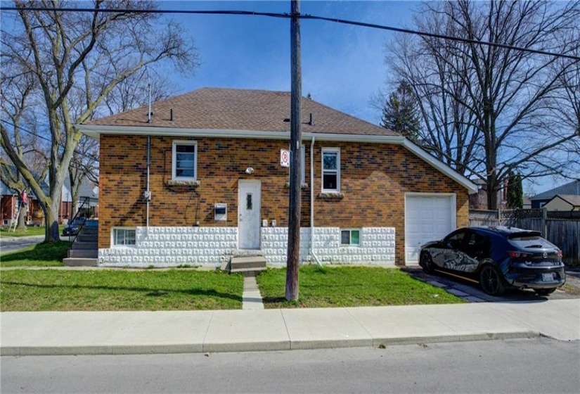 17 WEST 3RD Street, Hamilton, Ontario L9C 3J5, 6 Bedrooms Bedrooms, ,2 BathroomsBathrooms,Residential,Sale,WEST 3RD,H4190580