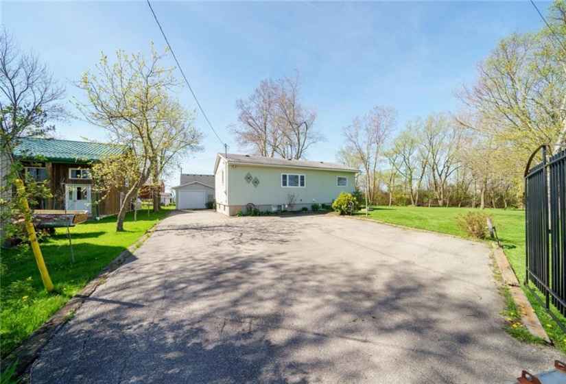 2970 LAKESHORE Road, Dunnville, Ontario N1A 2W8, 3 Bedrooms Bedrooms, ,1 BathroomBathrooms,Residential,Sale,LAKESHORE,H4192818