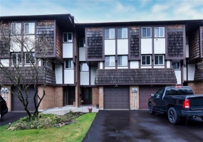 14 THISTLE Lane, Dundas, Ontario L9H 6G1, 4 Bedrooms Bedrooms, ,1 BathroomBathrooms,Residential,Sale,THISTLE,H4190434