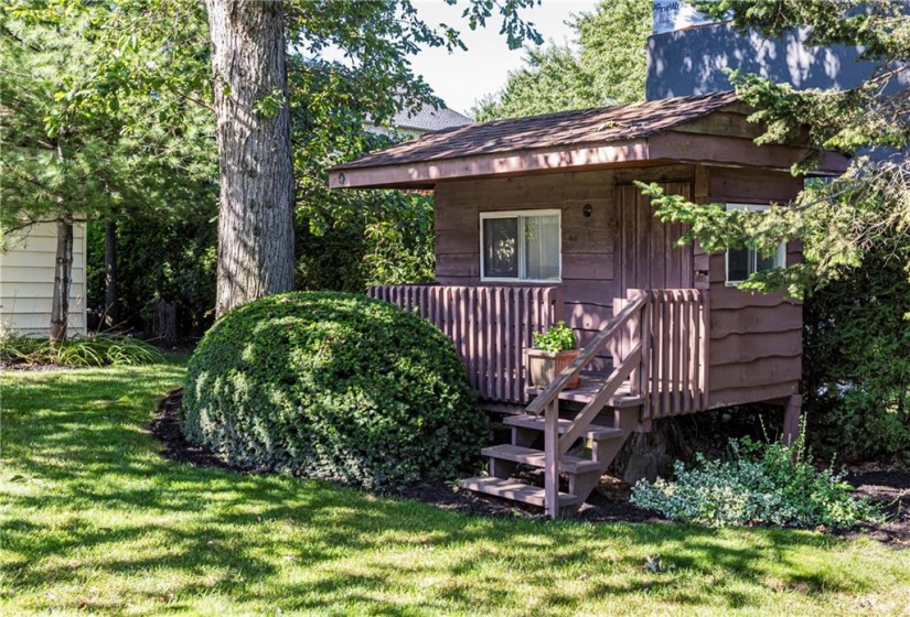 Cottage-style living within Stoney Creek limits... sit back, relax, and enjoy!