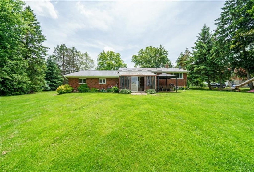 1419 NORFOLK COUNTY 19 Road, Norfolk County, Ontario N0E 1Z0, 4 Bedrooms Bedrooms, ,2 BathroomsBathrooms,Residential,Sale,NORFOLK COUNTY 19,H4196097