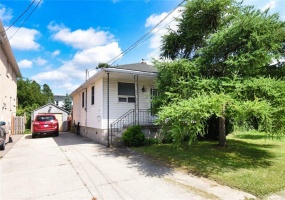 17 Craigroyston Road, Hamilton, Ontario L8H 1A2, 1 Bedroom Bedrooms, ,1 BathroomBathrooms,Residential,Sale,Craigroyston,H4196617