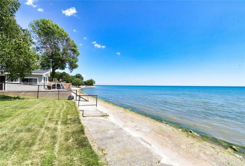 906 Lakeshore Road, Selkirk, Ontario N0A 1P0, 3 Bedrooms Bedrooms, ,1 BathroomBathrooms,Residential,Sale,Lakeshore,H4197457