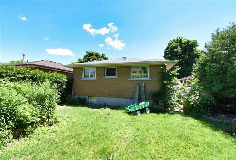 22 RAPALLO Drive, Hamilton, Ontario L8T 3X5, 5 Bedrooms Bedrooms, ,1 BathroomBathrooms,Residential,Sale,RAPALLO,H4197964