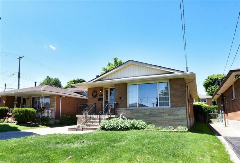 22 RAPALLO Drive, Hamilton, Ontario L8T 3X5, 5 Bedrooms Bedrooms, ,1 BathroomBathrooms,Residential,Sale,RAPALLO,H4197964