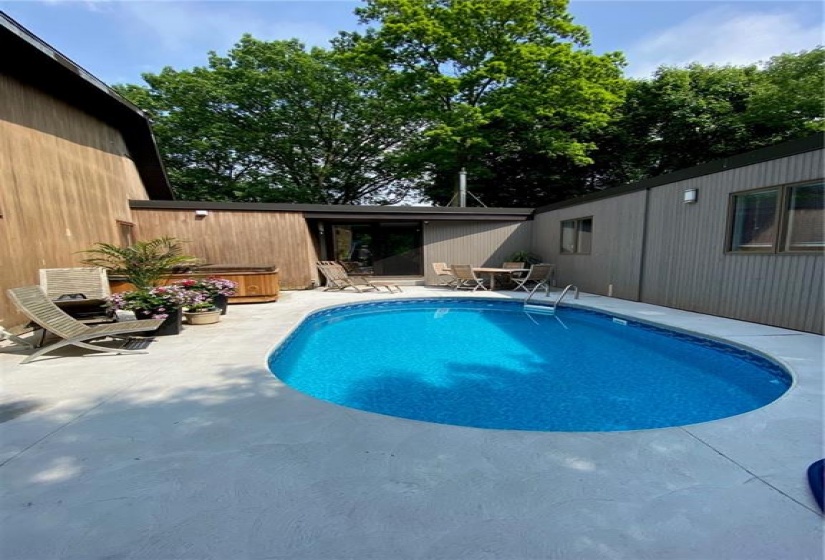 Private side yard with in ground pool and hot tub, concrete May 2024