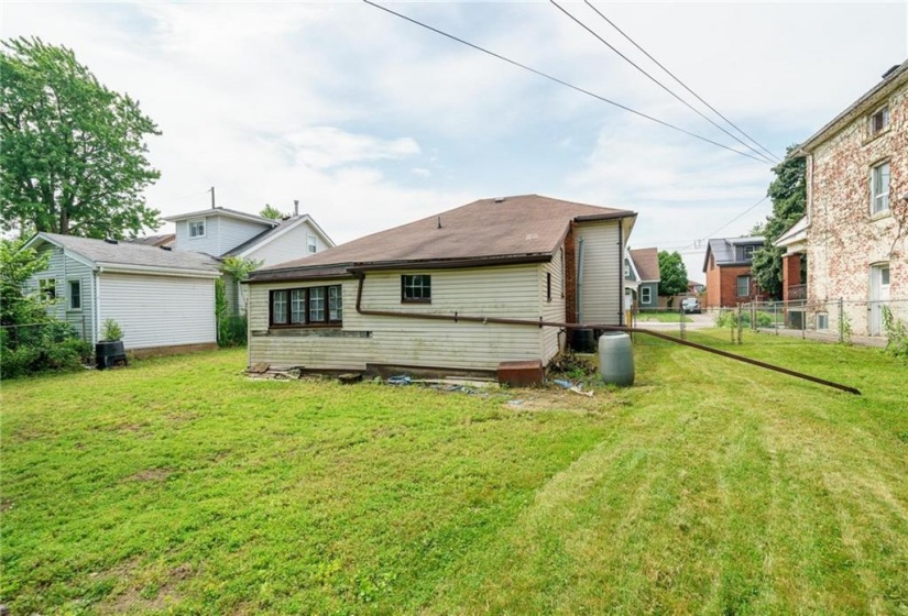 122 Florence Street, Hamilton, Ontario L8R 1W9, 2 Bedrooms Bedrooms, ,1 BathroomBathrooms,Residential,Sale,Florence,H4197034