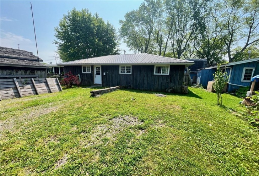 2030 First Avenue, Selkirk, Ontario N0A 1P0, 3 Bedrooms Bedrooms, ,1 BathroomBathrooms,Residential,Sale,First,H4198279