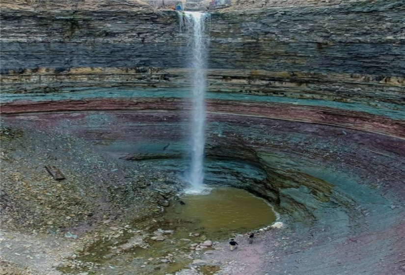 The devils punch bowl waterfall at end of street