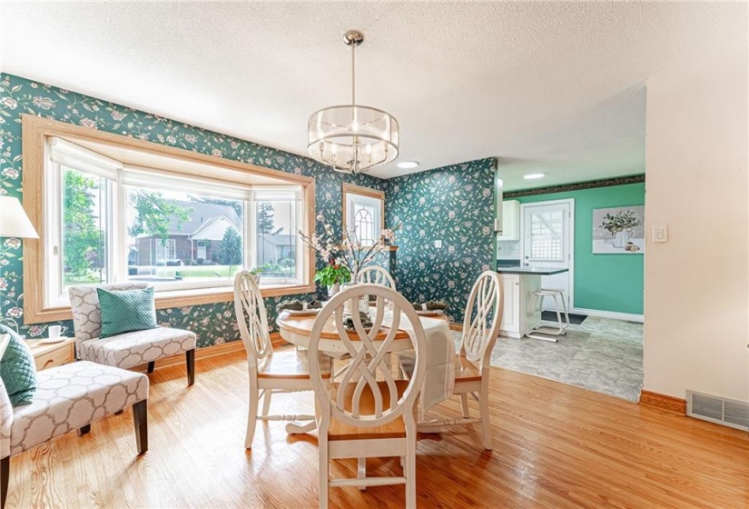 Open plan Kitchen, Living/Dining makes for fun entertaining!