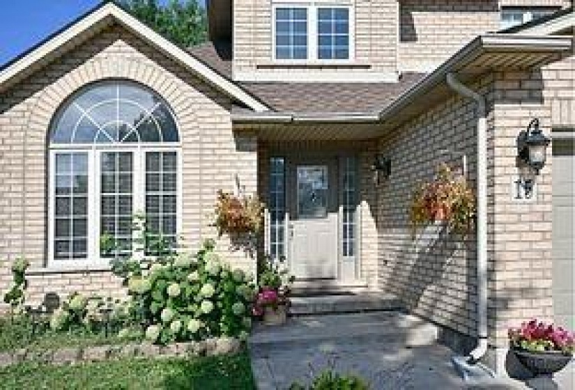 15 Creanona Boulevard, Hamilton, Ontario L8E 5G2, 4 Bedrooms Bedrooms, ,2 BathroomsBathrooms,Residential,Sale,Creanona,H4200214