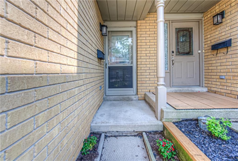 2920 HEADON FOREST Drive, Burlington, Ontario L7M 4H1, 2 Bedrooms Bedrooms, ,1 BathroomBathrooms,Residential,Sale,HEADON FOREST,H4201036