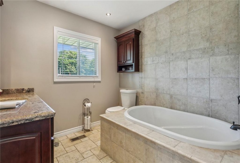 148 BOXLEY Road, Burlington, Ontario L7L 4S1, 3 Bedrooms Bedrooms, ,2 BathroomsBathrooms,Residential,Sale,BOXLEY,H4201152