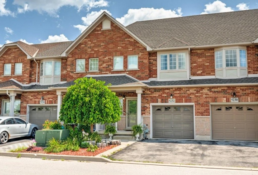 5232 Stonehaven Drive, Burlington, Ontario L7L 7J4, 2 Bedrooms Bedrooms, ,2 BathroomsBathrooms,Residential,Sale,Stonehaven,H4201606