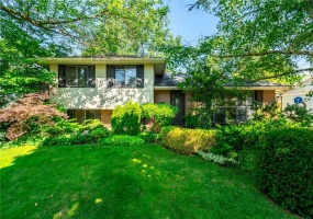 5203 MULBERRY Drive, Burlington, Ontario L7L 3P6, 3 Bedrooms Bedrooms, ,2 BathroomsBathrooms,Residential,Sale,MULBERRY,H4201734