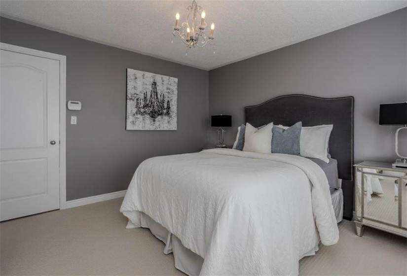 4823 THOMAS ALTON Boulevard, Burlington, Ontario L7M 0V2, 4 Bedrooms Bedrooms, ,2 BathroomsBathrooms,Residential,Sale,THOMAS ALTON,H4201759