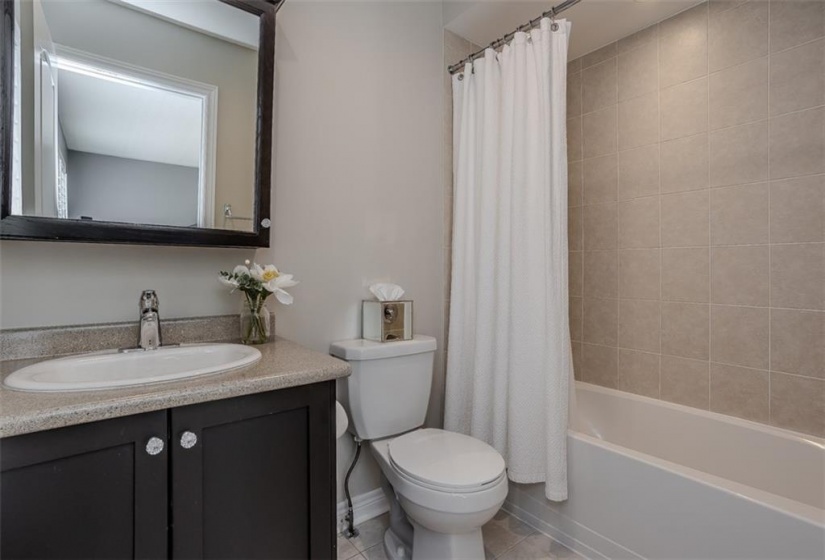 4823 THOMAS ALTON Boulevard, Burlington, Ontario L7M 0V2, 4 Bedrooms Bedrooms, ,2 BathroomsBathrooms,Residential,Sale,THOMAS ALTON,H4201759