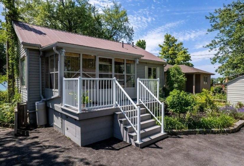 2592 LAKESHORE Road, Dunnville, Ontario N1A 2W8, 4 Bedrooms Bedrooms, ,1 BathroomBathrooms,Residential,Sale,LAKESHORE,H4183430