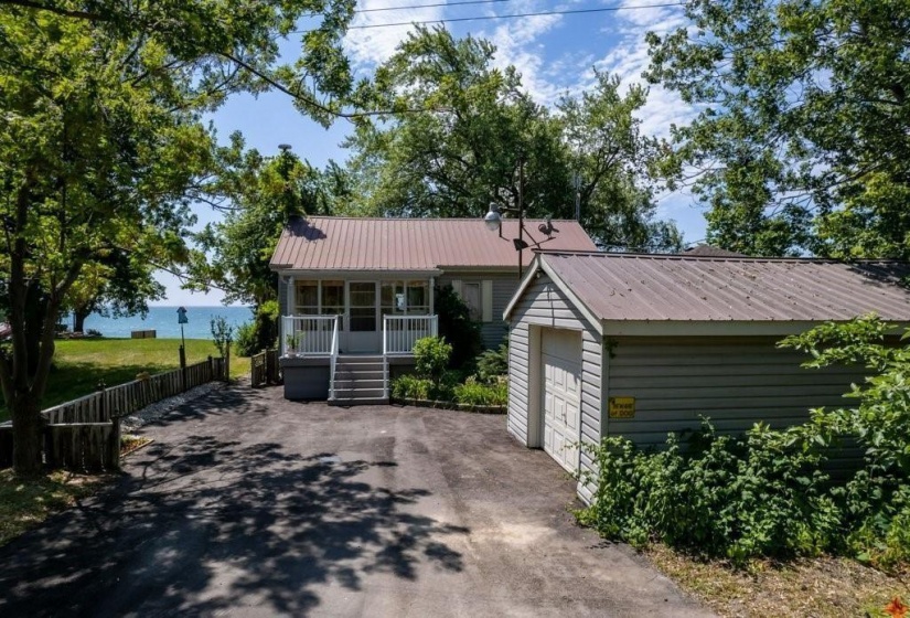 2592 LAKESHORE Road, Dunnville, Ontario N1A 2W8, 4 Bedrooms Bedrooms, ,1 BathroomBathrooms,Residential,Sale,LAKESHORE,H4183430