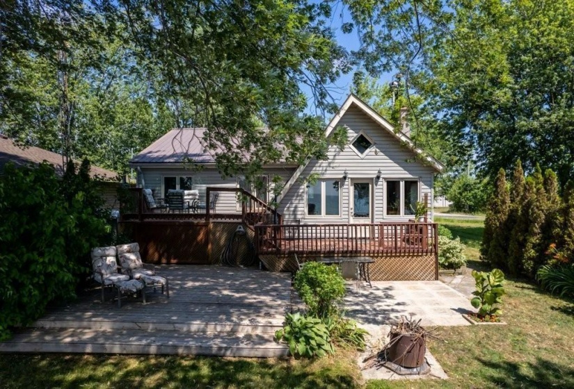 2592 LAKESHORE Road, Dunnville, Ontario N1A 2W8, 4 Bedrooms Bedrooms, ,1 BathroomBathrooms,Residential,Sale,LAKESHORE,H4183430