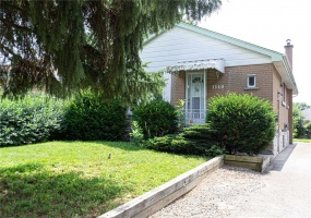 1340 BUNNELL Drive, Burlington, Ontario L7P 2E1, 5 Bedrooms Bedrooms, ,2 BathroomsBathrooms,Residential,Sale,BUNNELL,H4201582