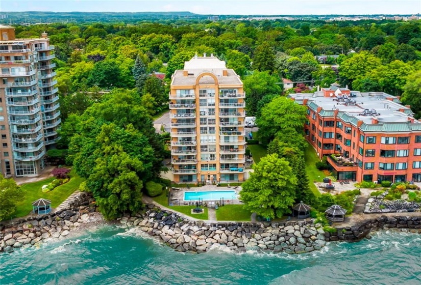 2210 LAKESHORE Road, Burlington, Ontario L7R 4J9, 2 Bedrooms Bedrooms, ,2 BathroomsBathrooms,Residential,Sale,LAKESHORE,H4202012