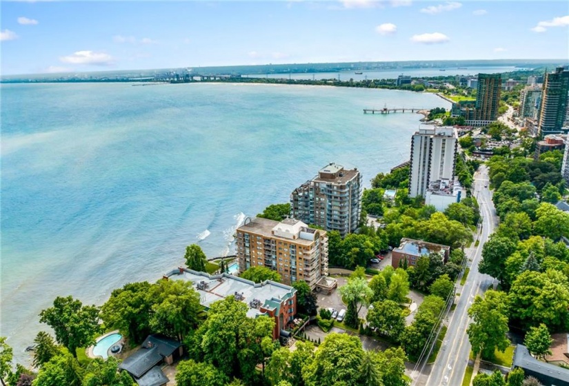 2210 LAKESHORE Road, Burlington, Ontario L7R 4J9, 2 Bedrooms Bedrooms, ,2 BathroomsBathrooms,Residential,Sale,LAKESHORE,H4202012