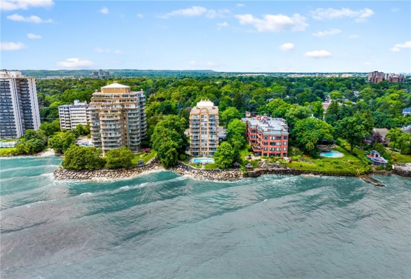 2210 LAKESHORE Road, Burlington, Ontario L7R 4J9, 2 Bedrooms Bedrooms, ,2 BathroomsBathrooms,Residential,Sale,LAKESHORE,H4202012