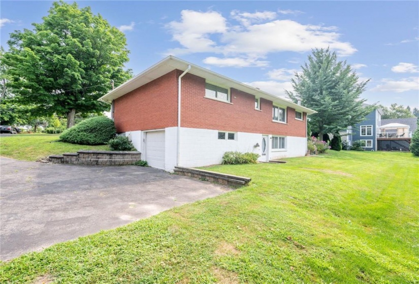 5244 CEDAR SPRINGS Road, Burlington, Ontario L7P 0B9, 3 Bedrooms Bedrooms, ,1 BathroomBathrooms,Residential,Sale,CEDAR SPRINGS,H4202083