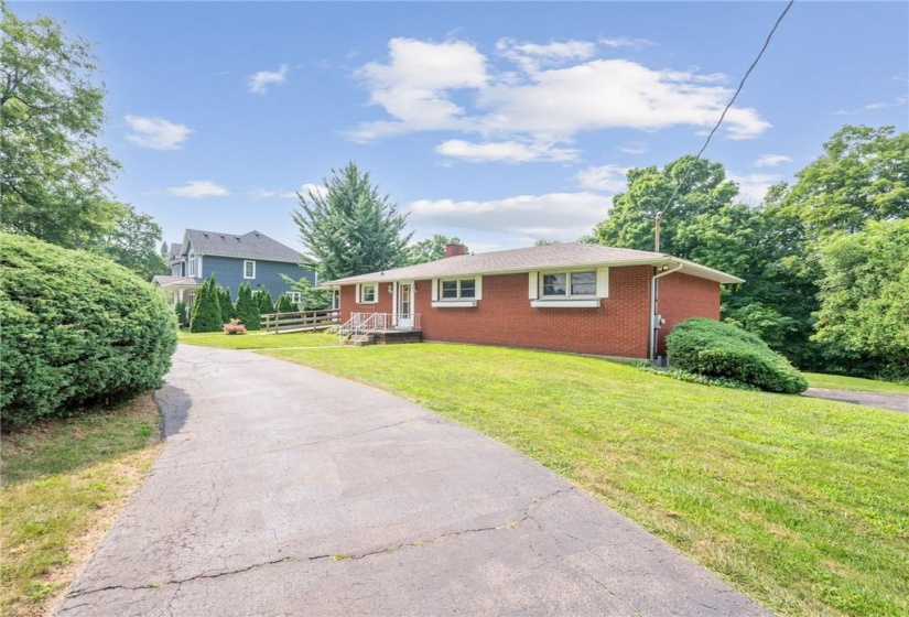 5244 CEDAR SPRINGS Road, Burlington, Ontario L7P 0B9, 3 Bedrooms Bedrooms, ,1 BathroomBathrooms,Residential,Sale,CEDAR SPRINGS,H4202083