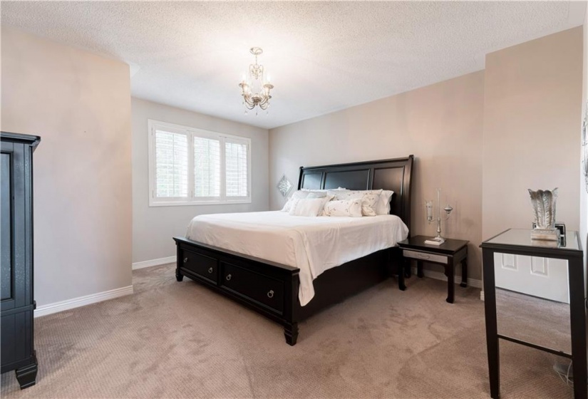 2264 Turnberry Road, Burlington, Ontario L7M 4S6, 3 Bedrooms Bedrooms, ,3 BathroomsBathrooms,Residential,Sale,Turnberry,H4196796