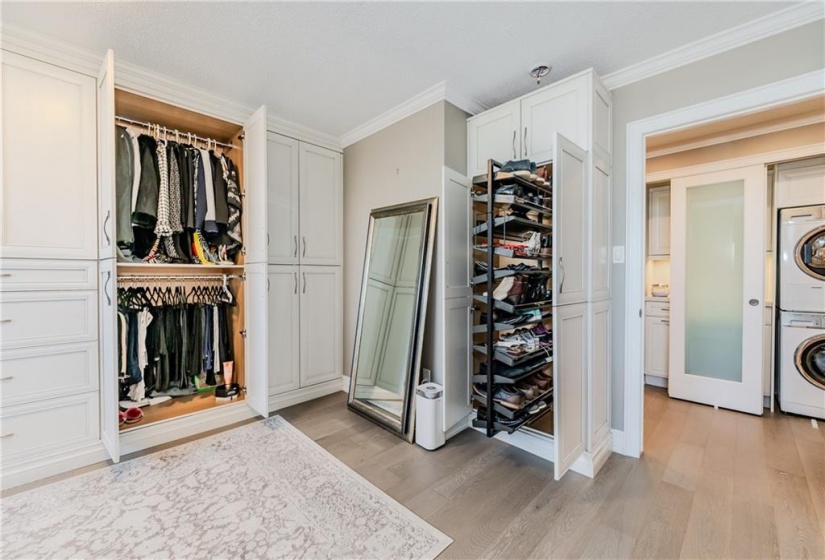 Keep it neat and tidy with this closet setup!