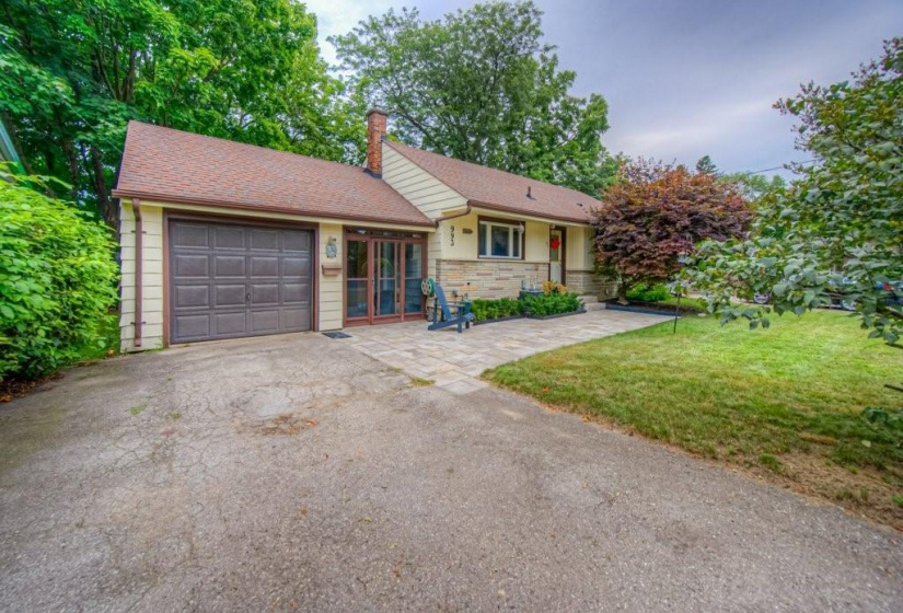 993 CLOVERLEAF Drive, Burlington, Ontario L7T 3Y8, 4 Bedrooms Bedrooms, ,2 BathroomsBathrooms,Residential,Sale,CLOVERLEAF,H4203275