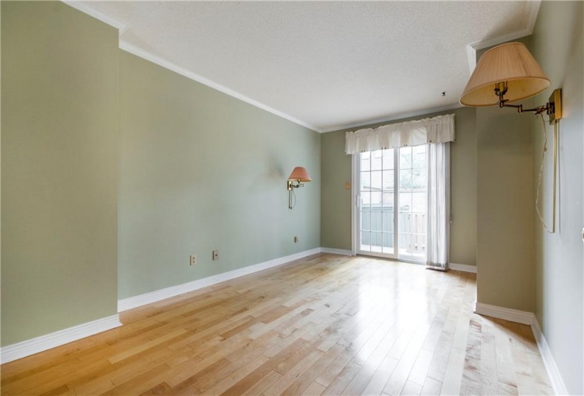 1275 Maple Crossing Boulevard, Burlington, Ontario L7S 2E8, 2 Bedrooms Bedrooms, ,2 BathroomsBathrooms,Residential,Sale,Maple Crossing,H4203292