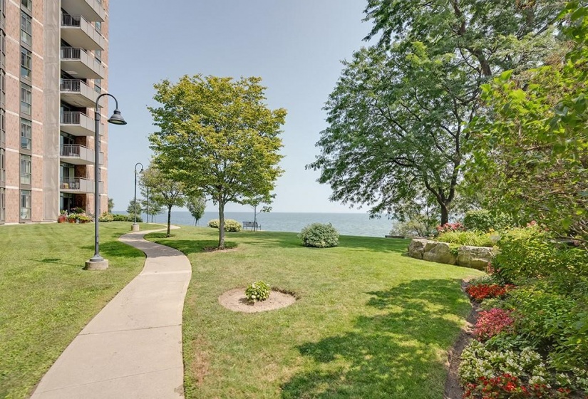 5250 LAKESHORE Road, Burlington, Ontario L7L 5L2, 1 Bedroom Bedrooms, ,1 BathroomBathrooms,Residential,Sale,LAKESHORE,H4203296