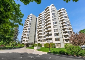 1201 NORTH SHORE Boulevard, Burlington, Ontario L7S 1Z5, 2 Bedrooms Bedrooms, ,2 BathroomsBathrooms,Residential,Sale,NORTH SHORE,H4202482