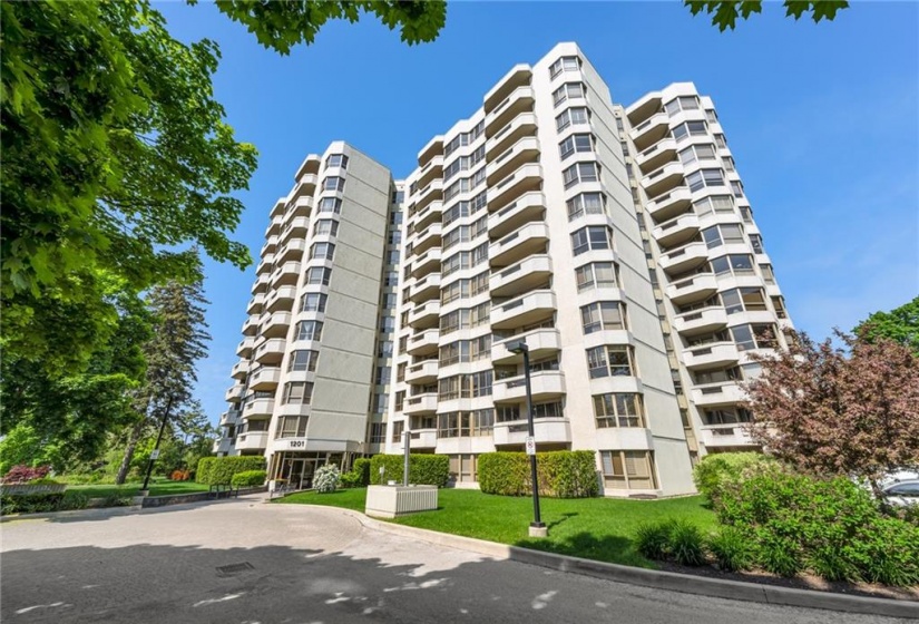 1201 NORTH SHORE Boulevard, Burlington, Ontario L7S 1Z5, 2 Bedrooms Bedrooms, ,2 BathroomsBathrooms,Residential,Sale,NORTH SHORE,H4202482