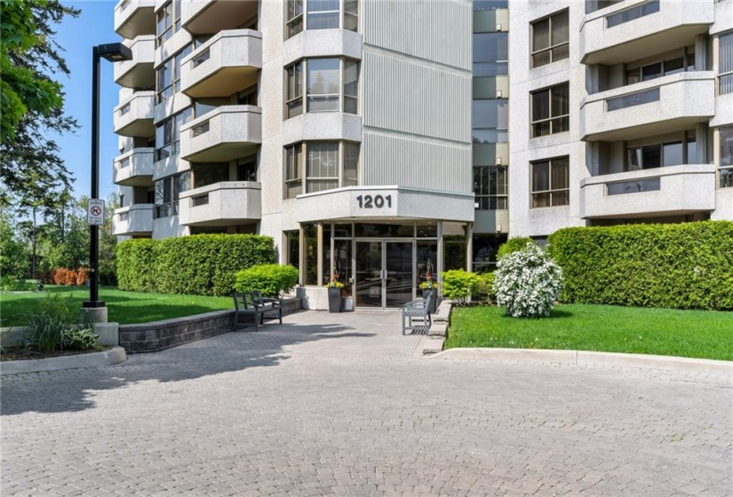 1201 NORTH SHORE Boulevard, Burlington, Ontario L7S 1Z5, 2 Bedrooms Bedrooms, ,2 BathroomsBathrooms,Residential,Sale,NORTH SHORE,H4202482