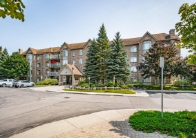 216 Plains Road, Burlington, Ontario L7T 4M1, 1 Bedroom Bedrooms, ,Residential,Sale,Plains,H4202590