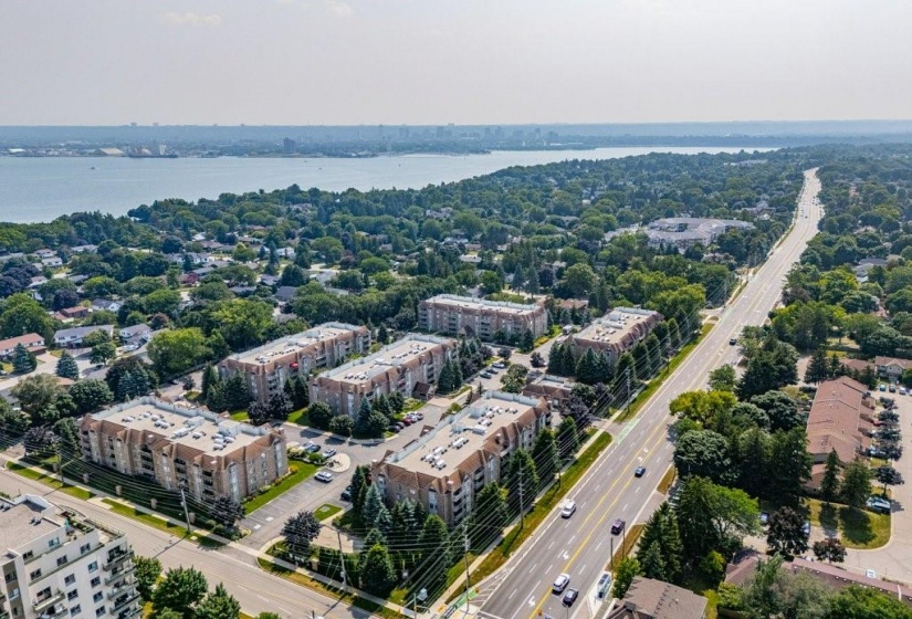 216 Plains Road, Burlington, Ontario L7T 4M1, 1 Bedroom Bedrooms, ,Residential,Sale,Plains,H4202590