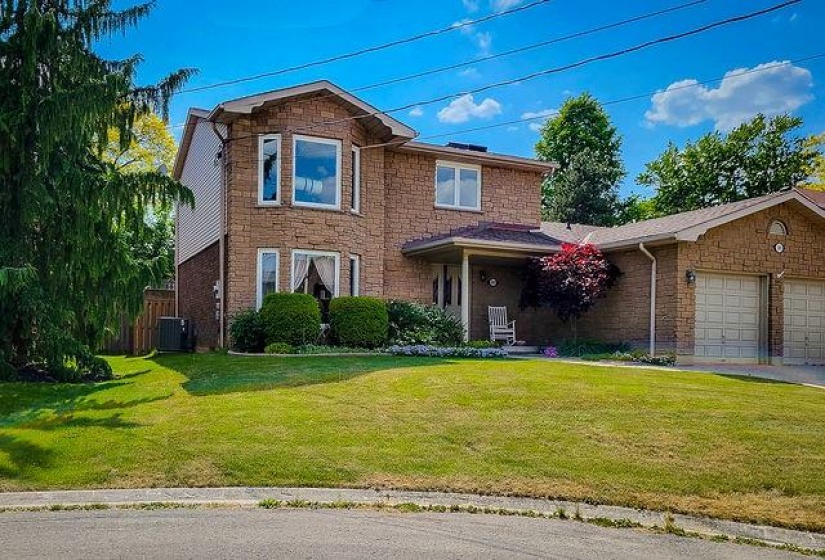 369 HALLER Place, Haldimand County, Ontario N3W 1E2, 5 Bedrooms Bedrooms, ,2 BathroomsBathrooms,Residential,Sale,HALLER,H4202612