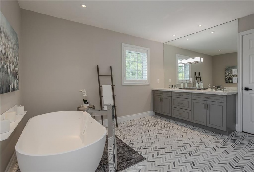 4016 LANTERN Lane, Burlington, Ontario L7L 5Z2, 6 Bedrooms Bedrooms, ,4 BathroomsBathrooms,Residential,Sale,LANTERN,H4204704