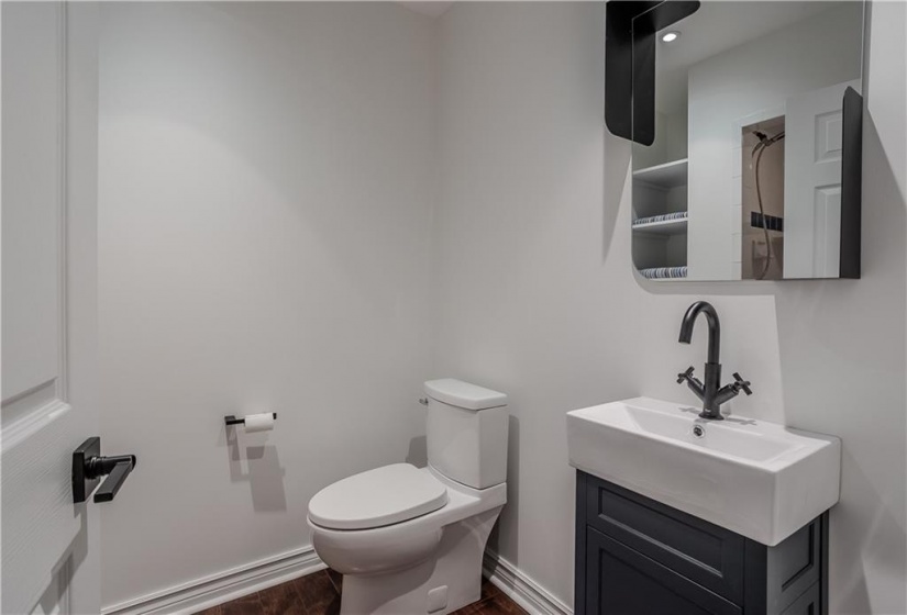 4016 LANTERN Lane, Burlington, Ontario L7L 5Z2, 6 Bedrooms Bedrooms, ,4 BathroomsBathrooms,Residential,Sale,LANTERN,H4204704