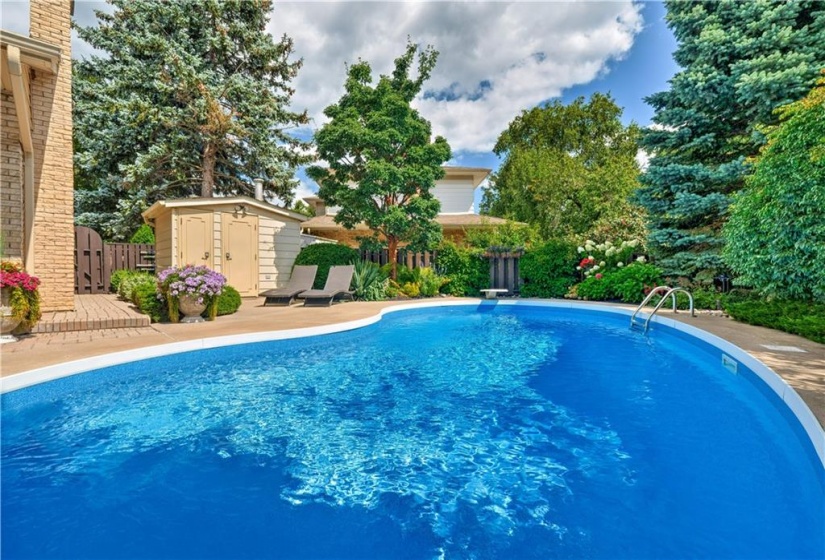 306 OAKWOOD Court, Burlington, Ontario L7N 1W9, 5 Bedrooms Bedrooms, ,3 BathroomsBathrooms,Residential,Sale,OAKWOOD,H4204708